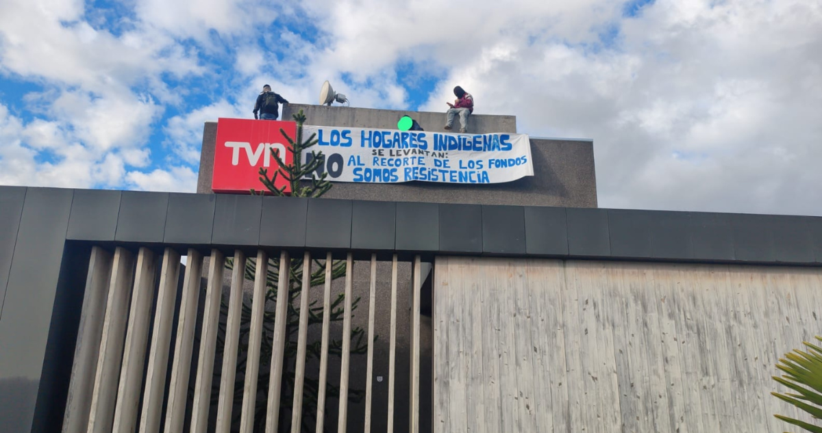 Tras toma de edificios de Junaeb y TVN en La Araucanía, estudiantes mapuches logran acuerdo