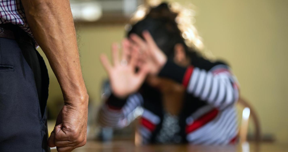 Absuelven a mujer que mutiló lengua de su expareja en Antofagasta: actuó en legítima defensa tras VIF