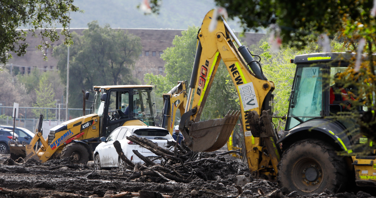 Decretan Alerta Roja en 10 comunas de la RM por riesgo de aluviones y remociones en masa
