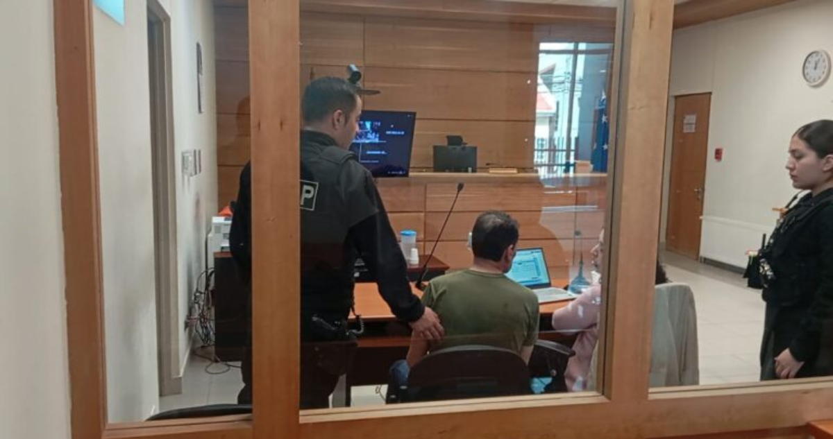 Prisión para hombre detenido con granadas tácticas y ballestas: amenazaba a sus padres en Punta Arenas