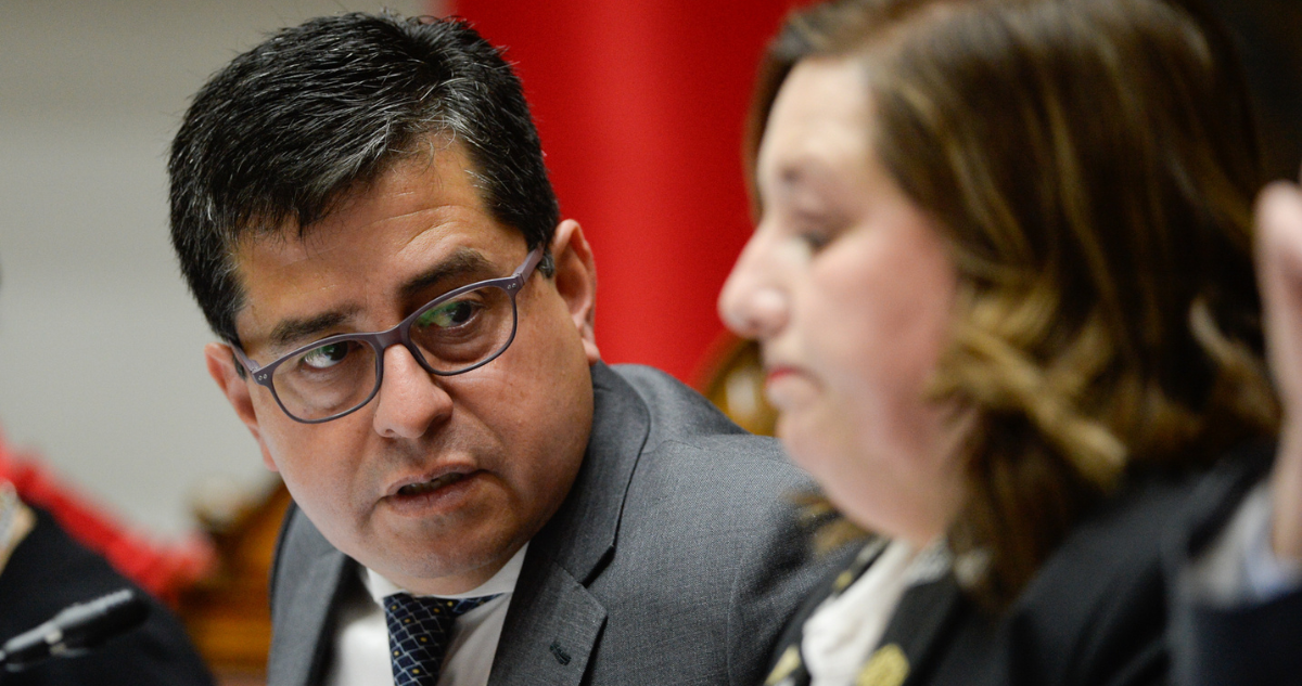 Araya acusa al PS de “socialismo autoritario” tras ser removido de la Comisión de Constitución