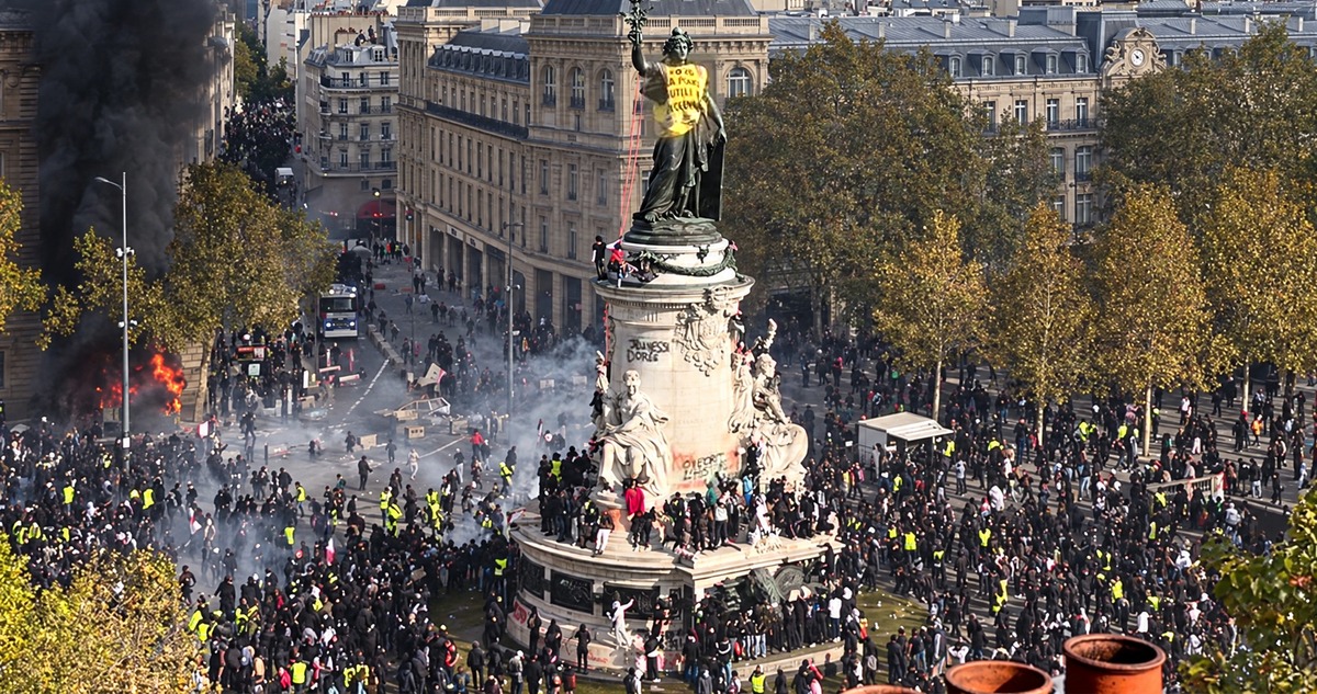 Continúan violentas protestas sociales en Francia con al menos 2000 detenidos y 600 agentes heridos