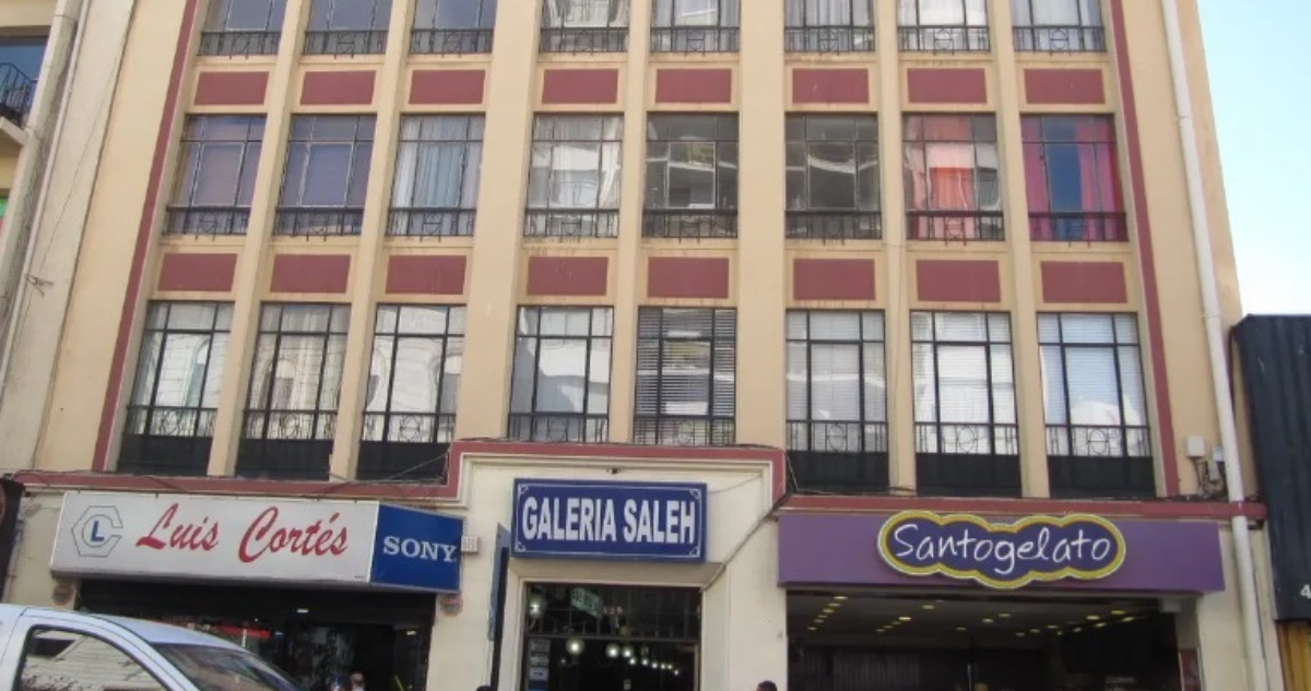 Delincuentes intimidan a trabajadoras y roban $20 millones en joyas desde joyería en Viña del Mar