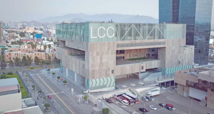 https://media.biobiochile.cl/wp-content/uploads/2026/10/gl-events-centro-de-convenciones-de-lima-750x400.jpg