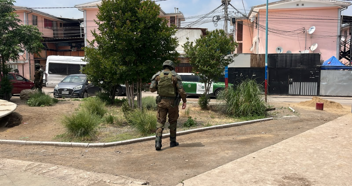 Hombre muere abatido por Carabineros tras amenazar con arma a funcionarios en Colina