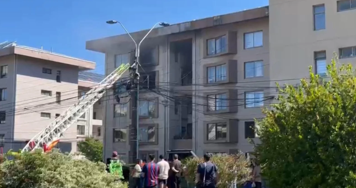 Eran adultos mayores: confirman identidad de 2 personas muertas en incendio en edificio en Concepción