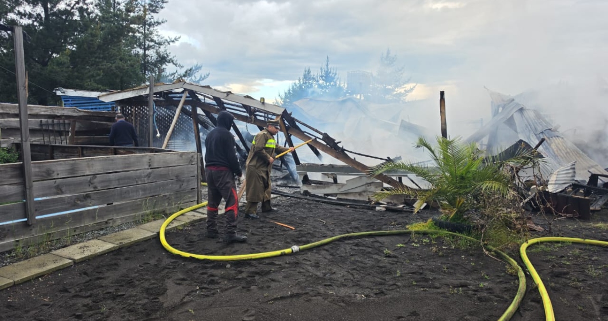 Incendio de vivienda por caída de rayo en Yungay