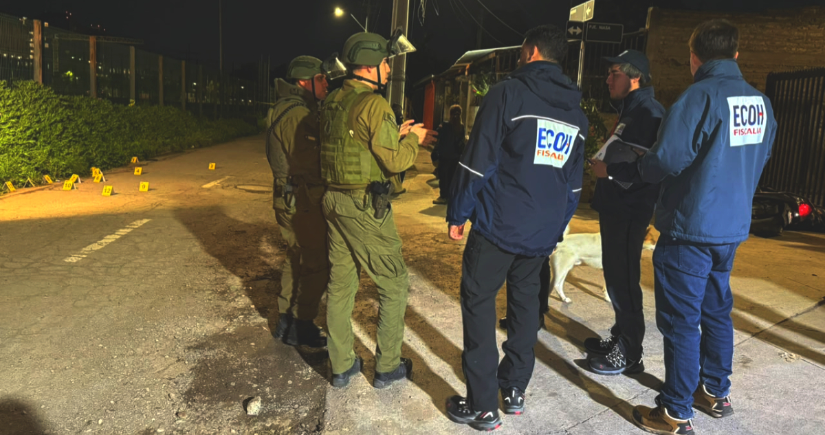 Indagan homicidio con arma de fuego de hombre en Cerro Navia cerca de cancha donde había niños jugando