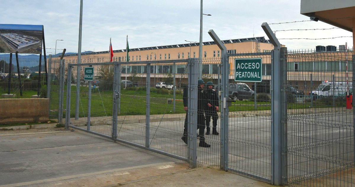 Interno de 34 años en estado grave tras ser apuñalado en riña en cárcel de alta seguridad de Talca