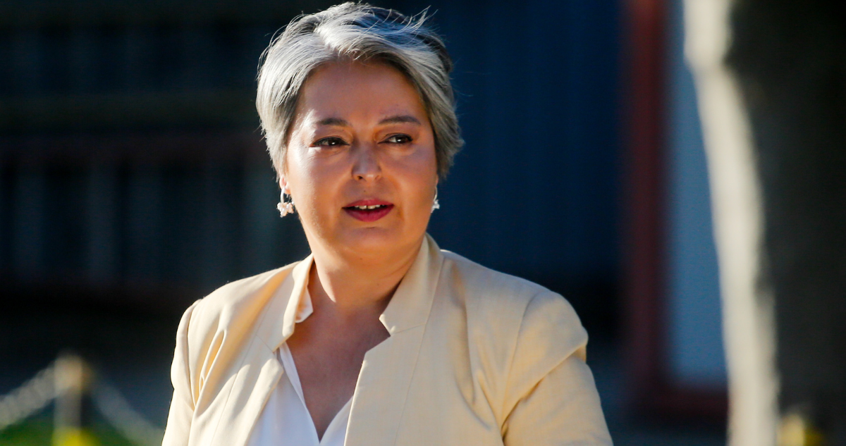 Jara cuestiona plan fiscal de Kast: “La rebaja de impuestos se está pagando con más endeudamiento”