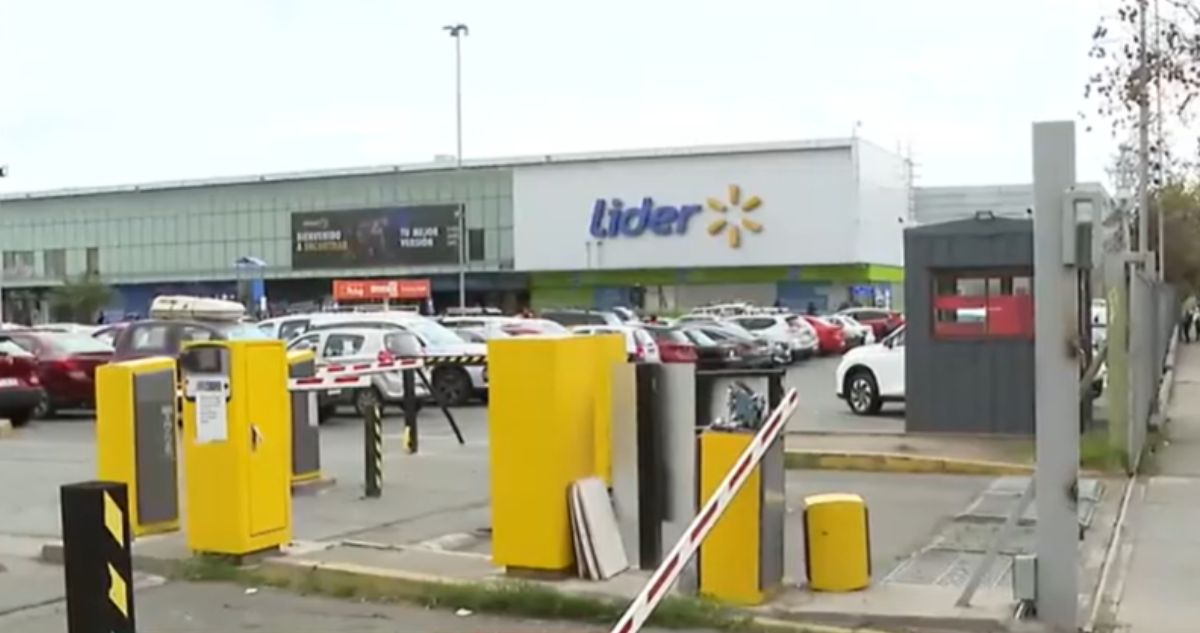 Joven muere tras desvanecerse al salir de un supermercado en Puente Alto: su familia acusa negligencia