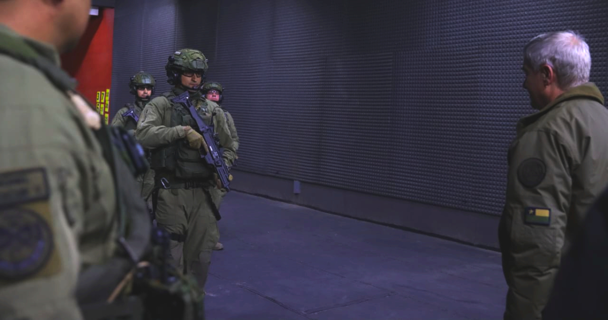 Kast supervisa despliegue de Carabineros con nuevo subfusil para combatir al crimen organizado