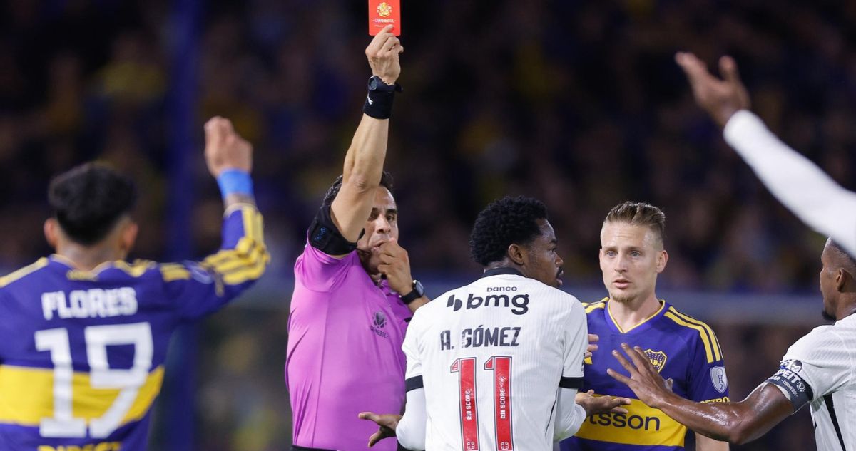 Piero Maza fue muy cuestionado por su arbitraje en Copa Sudamericana.