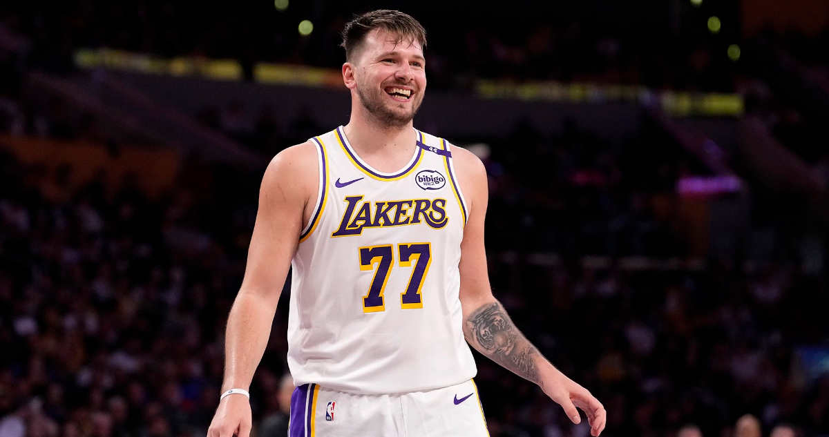 Lakers vencen a los Jazz en otra noche excepcional de Luka: anotó 52 puntos y superó marca de LeBron