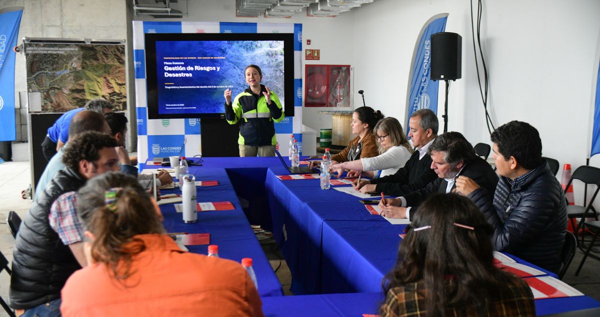 Las Condes realiza mesa técnica para avanzar en prevención de aluviones y desastres naturales