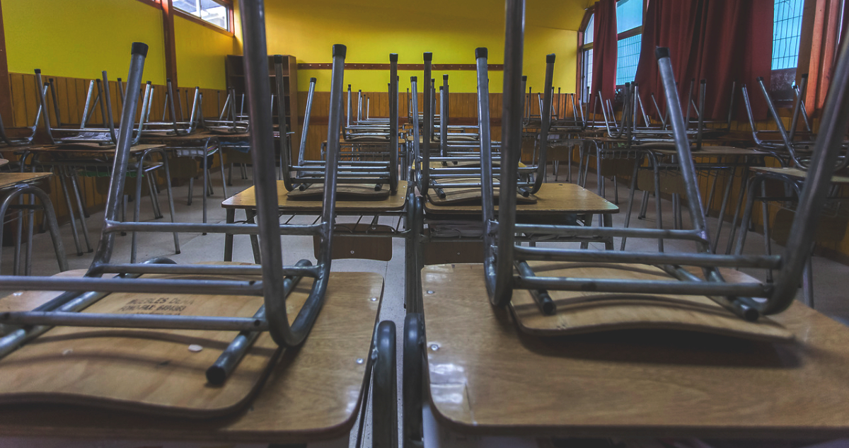 https://media.biobiochile.cl/wp-content/uploads/2026/10/las-condes-suspende-clases-en-todos-sus-establecimientos-municipales-ante-desborde-de-quebradas.jpg