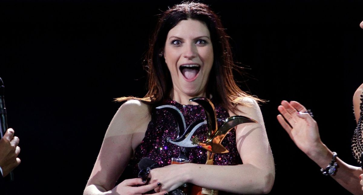 Laura Pausini se habría bajado de Viña 2027, quien recibiría Gaviota de Platino: “Algo pasó”