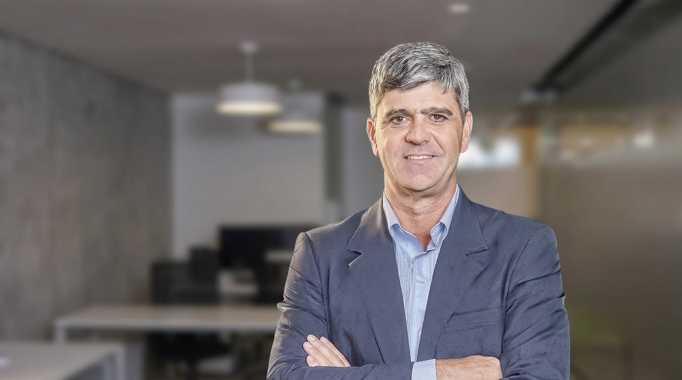 León Fernández de Castro, Asociación de AFP