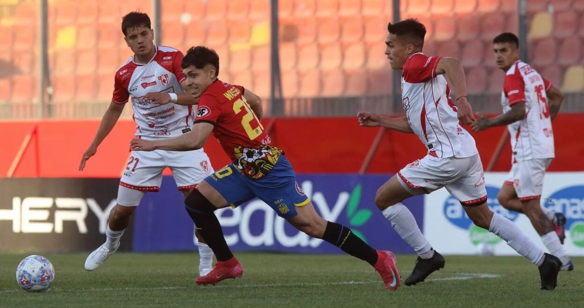 Unión Española ganó a Copiapó y sigue con vida en la Liga de Ascenso.
