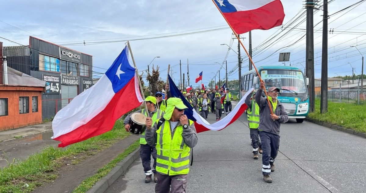 https://media.biobiochile.cl/wp-content/uploads/2026/10/marcha-recolectores-coronel.png