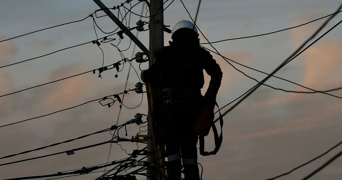 Más de 10 mil clientes sufren cortes de luz en medio de lluvias y tormenta eléctrica en la RM