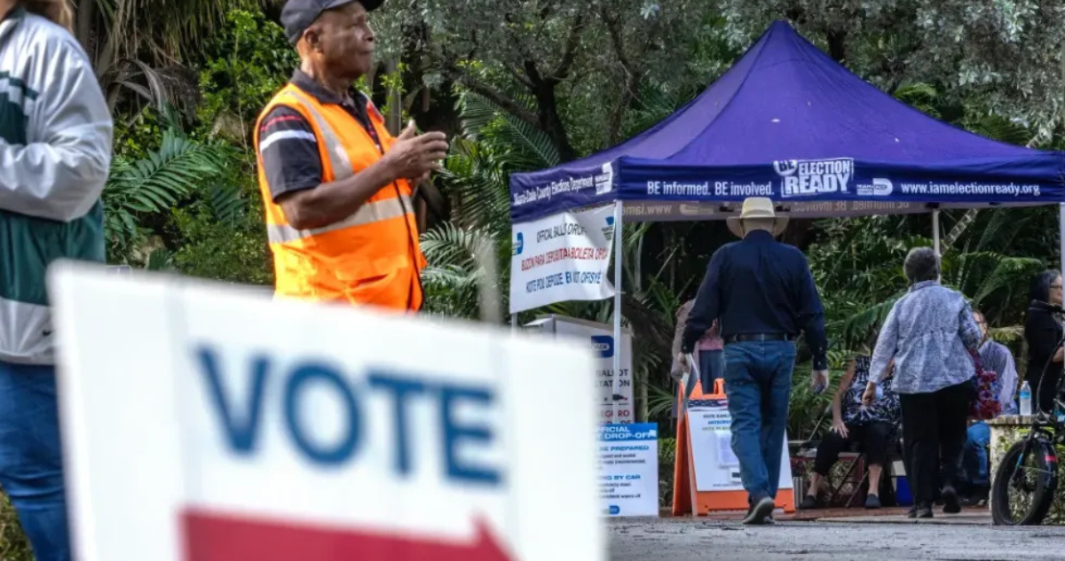 Imagen de archivo de 2024 de una votación anticipada en Miami, Florida