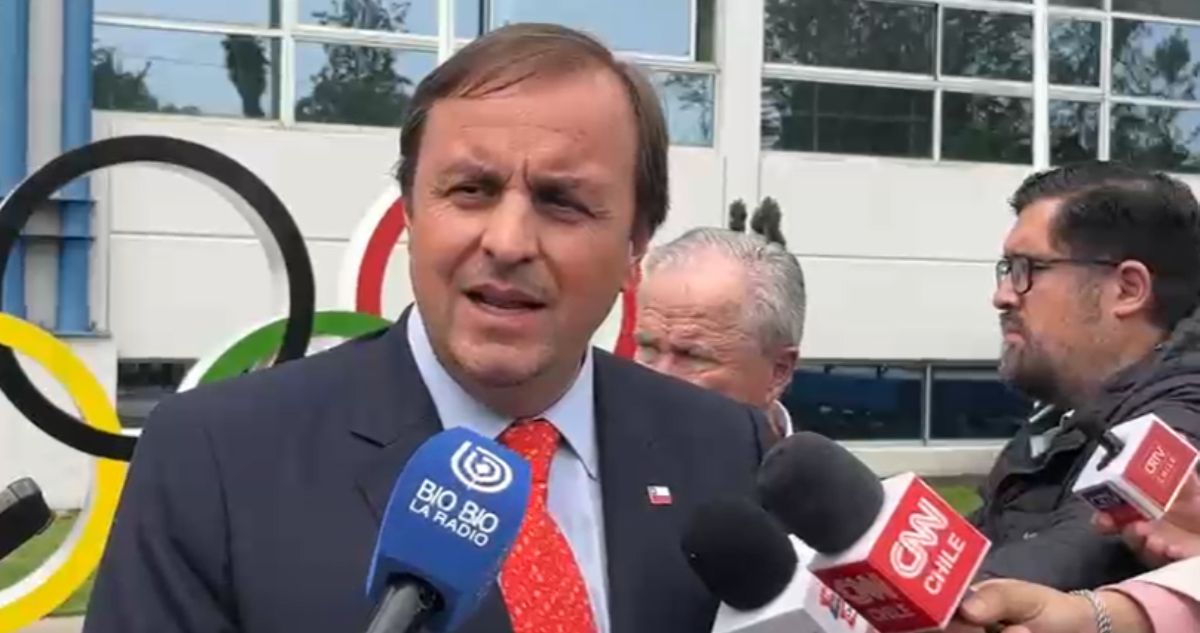 Ministro Riveros aclara cómo fue la reunión con FIFA, ANFP y FFCh