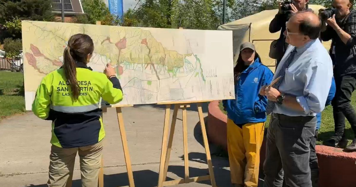 Minvu anuncia licitación pública de estudio para prevención de riesgos en la precordillera de Santiago