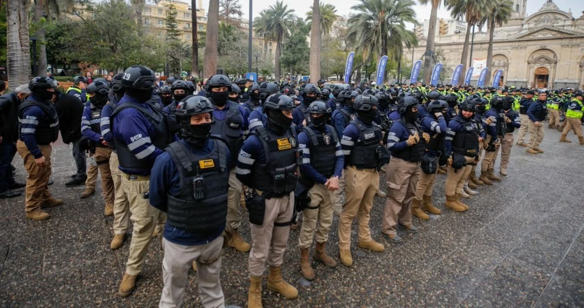 Municipalidad de Santiago anuncia 500 nuevos empleos en seguridad: requisitos y dónde postular