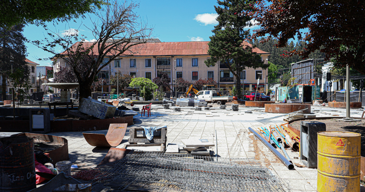 https://media.biobiochile.cl/wp-content/uploads/2026/10/municipio-de-concepcion-continuara-obras-de-plaza-peru-con-personal-propio-para-abrirla-en-noviembre.png