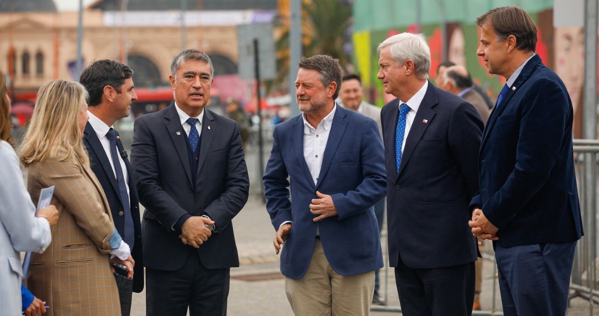 "Nuestra tarea de seguridad": Kast y Desbordes encabezan inicio de remodelación del Mercado Central