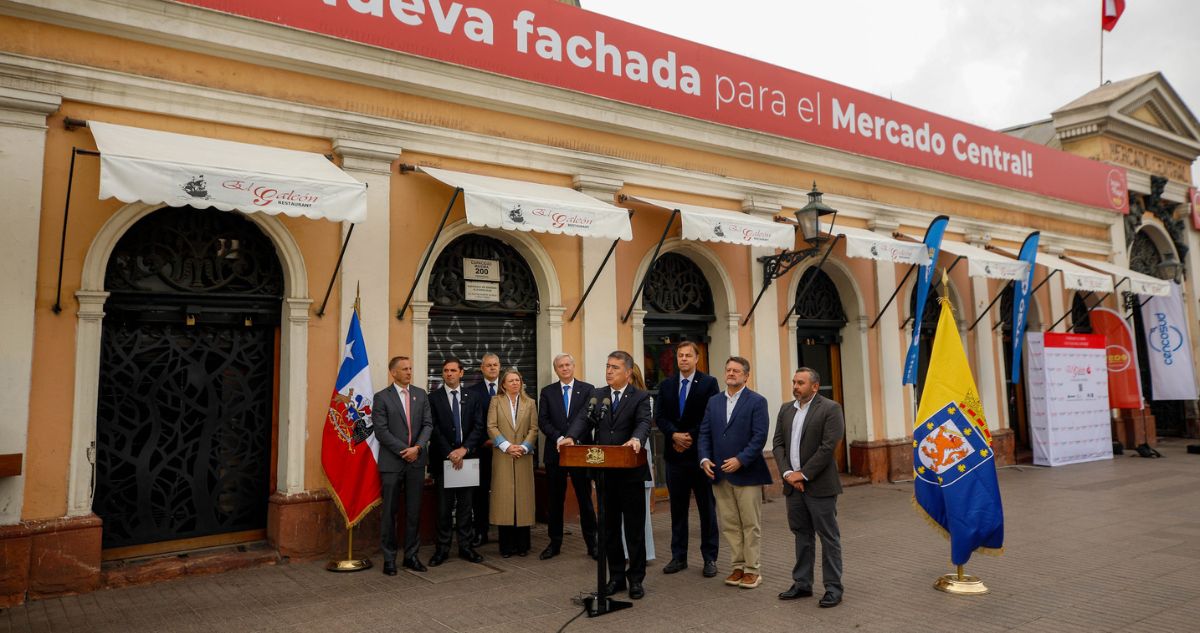 "Nuestra tarea de seguridad": Kast y Desbordes encabezan inicio de remodelación del Mercado Central