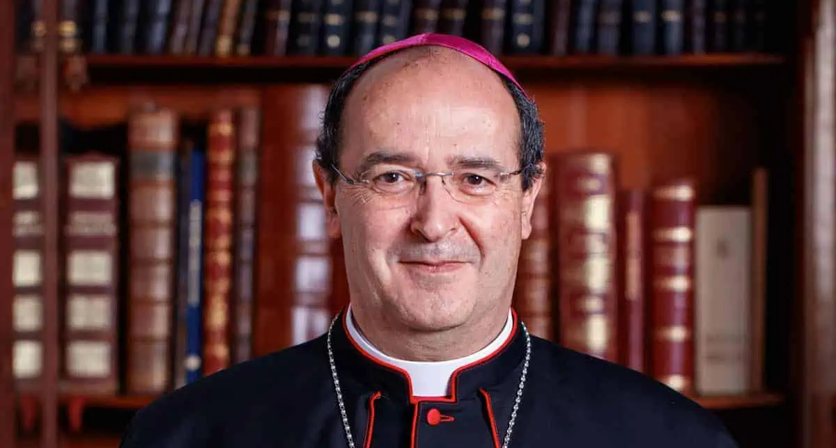 Obispo clonan voz con IA