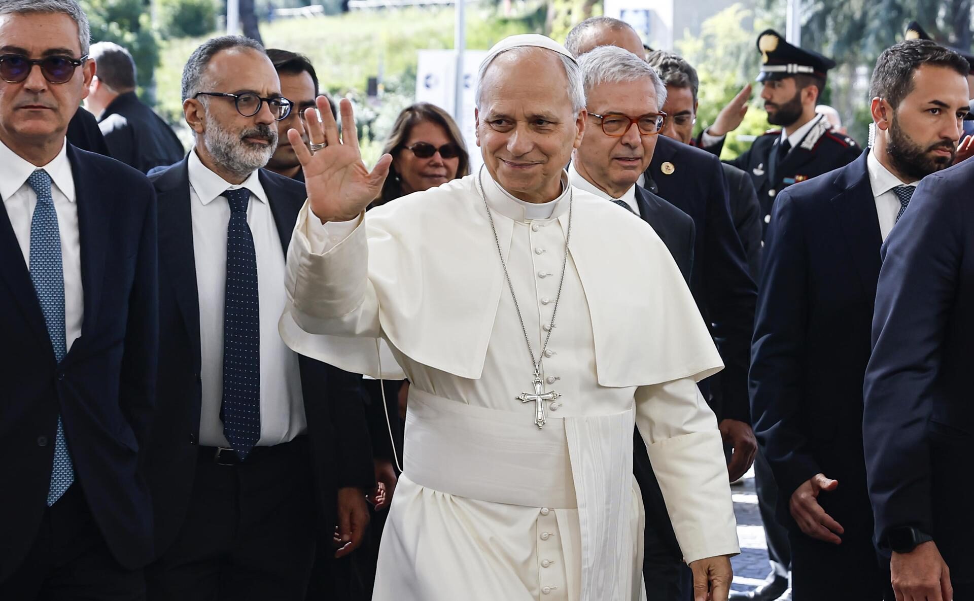 El papa León XIV entrando al Policlínico Universitario Agostino Gemelli de Roma