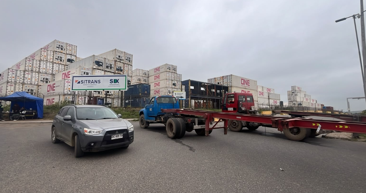 Se mantiene bloqueo a accesos de depósitos en San Antonio por paro de camioneros independientes