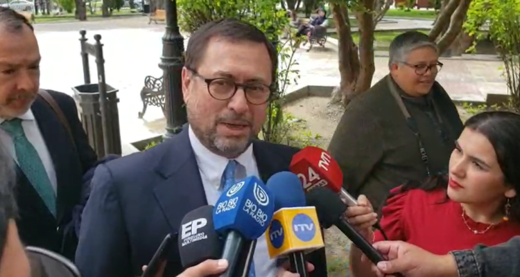 Pérez confía en libre navegación por buque chileno a Malvinas: "Está garantizada por los tratados"