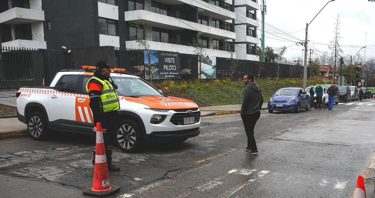 Por riesgo de avalanchas y aluviones: decretan cierre de rutas hacia Farellones por sistema frontal