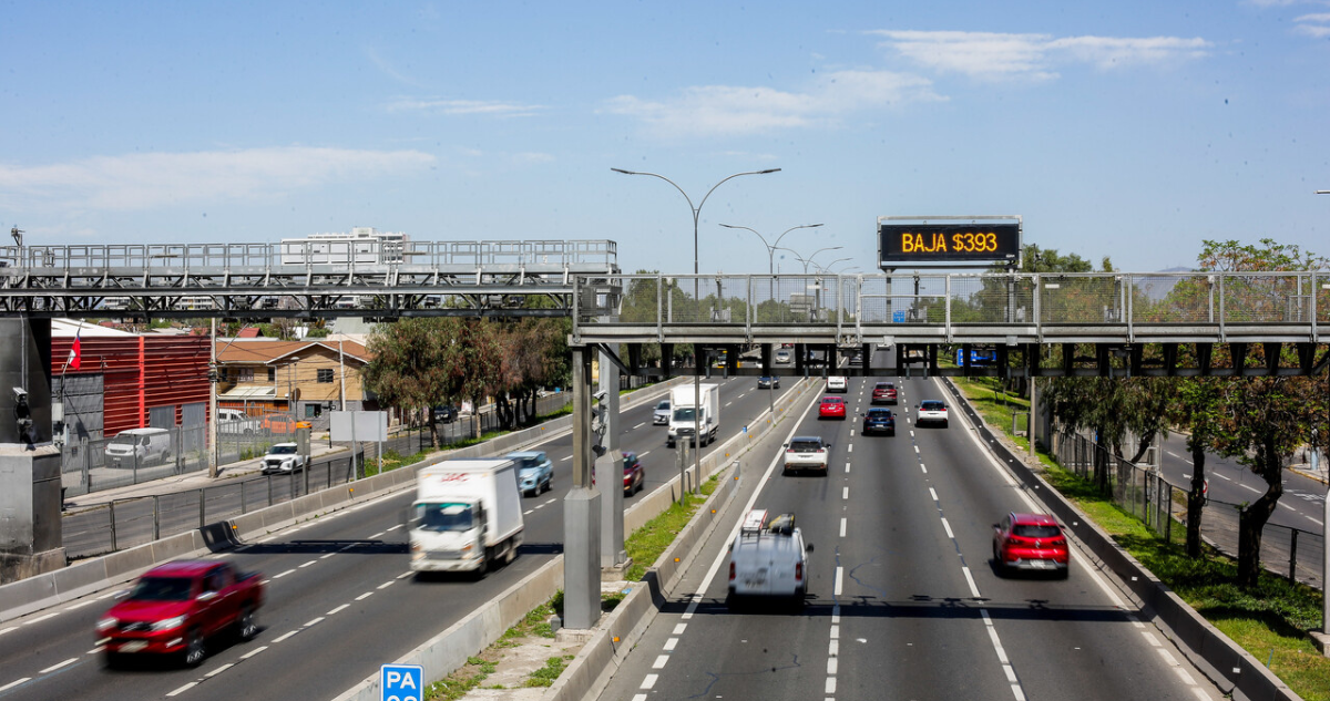 Presidente Kast anuncia rebaja de hasta 25% en TAG de Autopista Central
