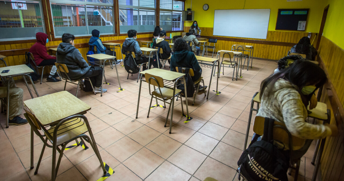 “2 mil docentes menos”: oposición alerta por fuerte ajuste a profesores en Presupuesto 2027