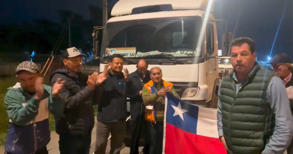 Primer paro de camioneros en el gobierno de Kast se activa San Antonio con bloqueo indefinido