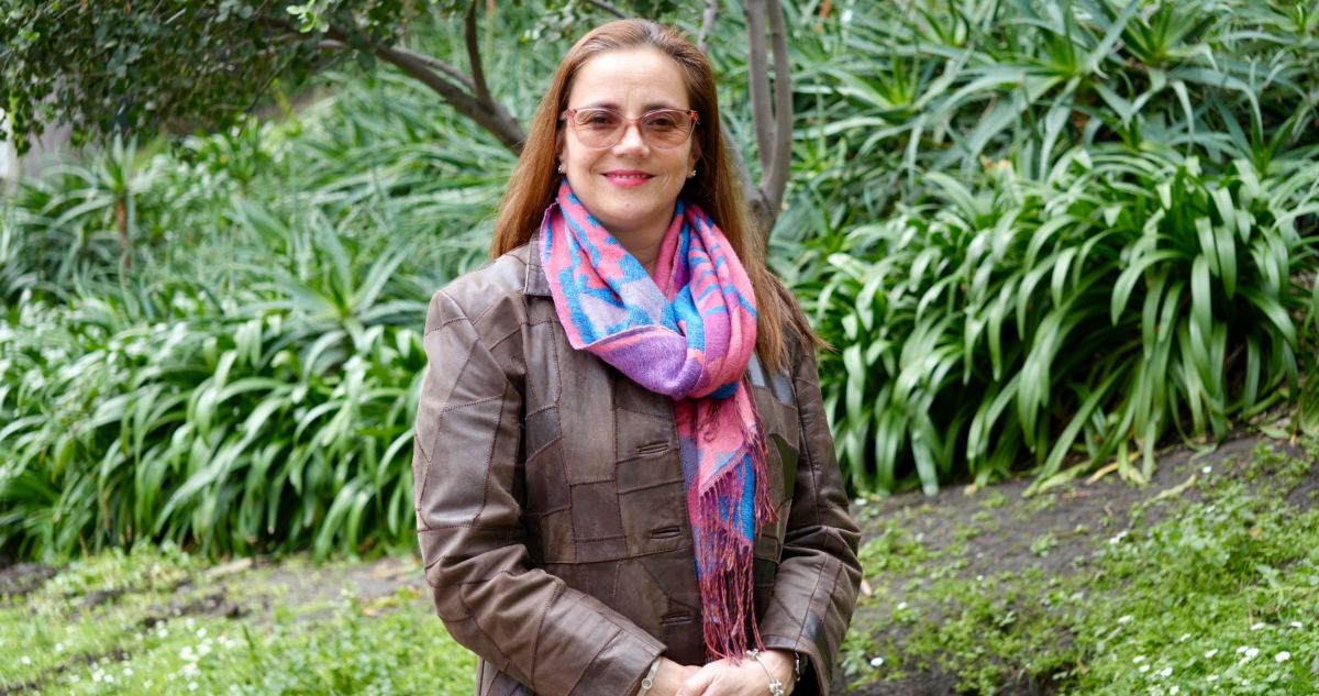 https://media.biobiochile.cl/wp-content/uploads/2026/10/profesora-de-educacion-fisica-andrea-nadalini-asume-como-nueva-directora-del-liceo-1-en-santiago.png