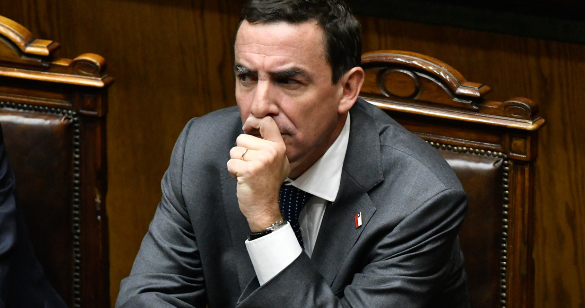 ministro fernando Rabat enfrenta su prueba de fuego esta tarde en la Cámara con respaldo de Kast y llamados a su salida