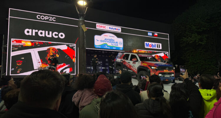 https://media.biobiochile.cl/wp-content/uploads/2026/10/rallymobil-aysen-coyhaique-foto-de-contexto-750x400.jpg