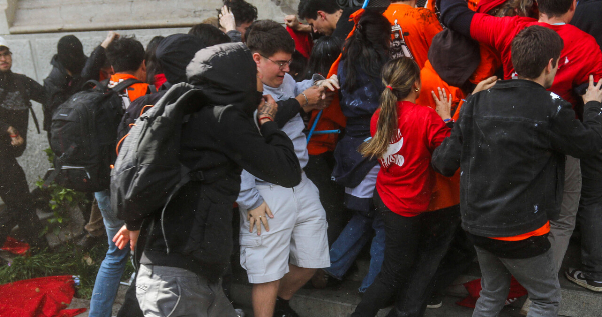 Republicanos emplaza a Confech, CUT y profesores tras ataque a estudiantes: pide identificar a autores