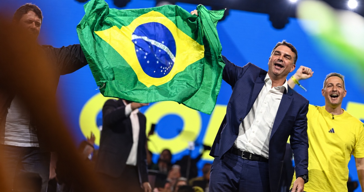 Flavio Bolsonaro ganó a Lula en primera vuelta en Brasil