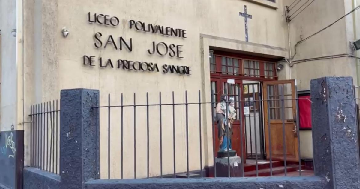 Revelan complejo caso de liceo que sufrió robo en Quinta Normal: alumno apuñaló a otro en el recinto