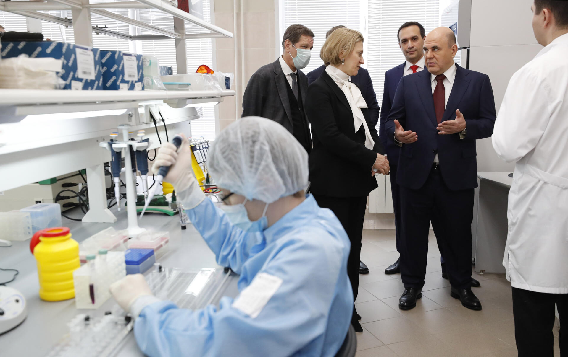 Archivo | Directora de Rospotrebnadzor, Anna Popova, en el Centro de Investigación de Viroligía y Biotecnología en Novosibirsk