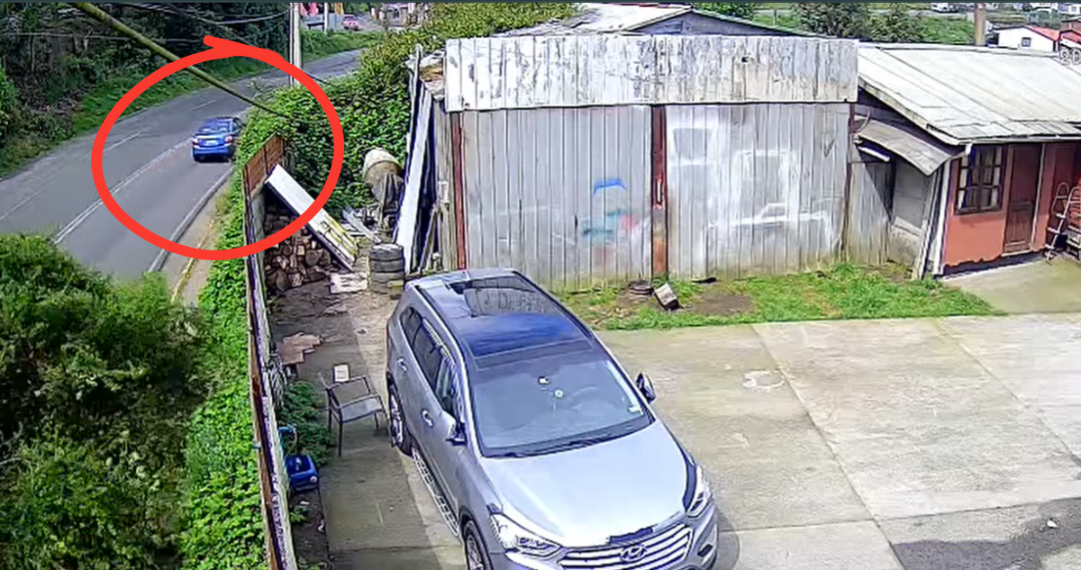Se salvó por segundos video muestra cómo auto zafó de ser aplastado por derrumbe de cerro en Lota
