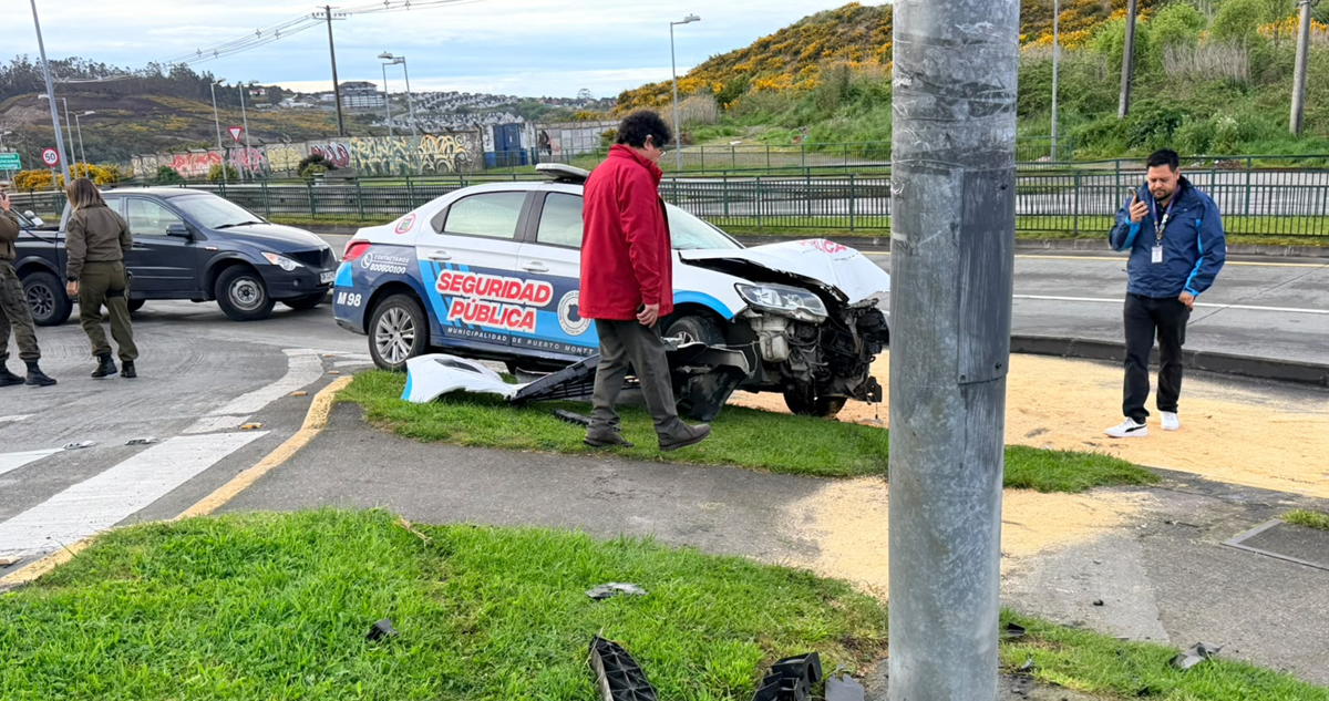 Funcionario municipal queda grave tras chocar vehículo de seguridad pública en Puerto Montt