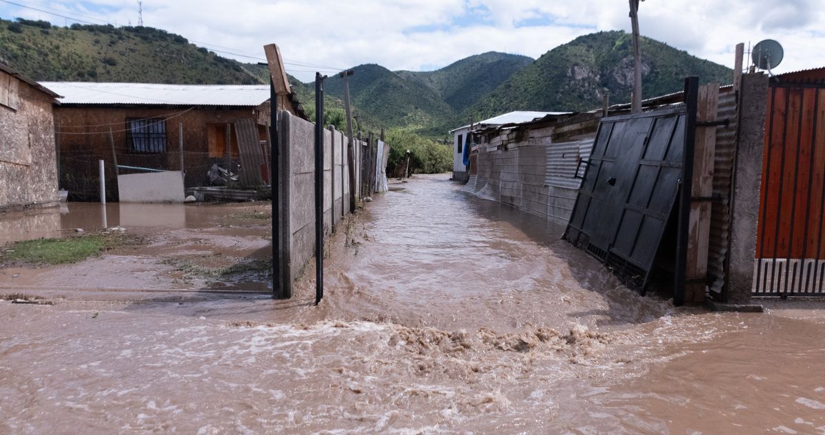 Senapred activa alerta SAE por desborde del río Mapocho: llaman a evacuar campamento en Talagante